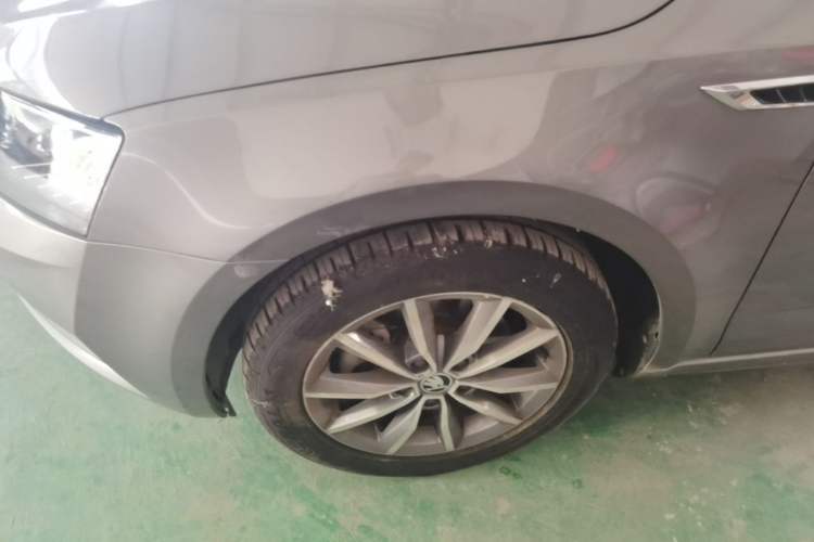 Used Skoda Octavia 2018 TSI230 DSG Comfort Edition Left Front Wheel Hub