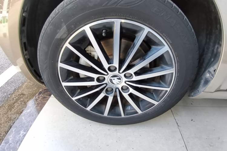 Used Skoda Octavia 2018 TSI230 DSG Luxury Edition Left Front Wheel Hub