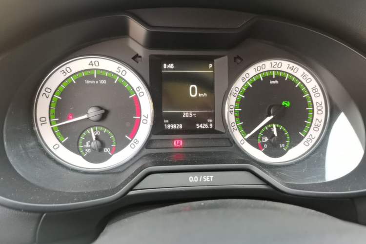 Used Skoda Octavia 2018 1.6L Automatic Luxury Edition Odometer Close Up