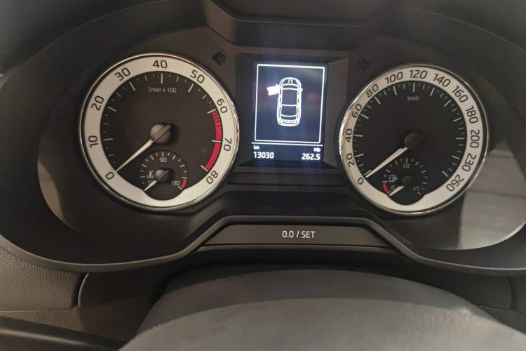 Used Skoda Octavia 2018 1.6L Automatic Luxury Edition Odometer Close Up