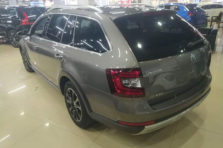 Used Skoda Octavia 2018 Station Wagon TSI230 DSG Luxury Edition Rear Left 45 Deg