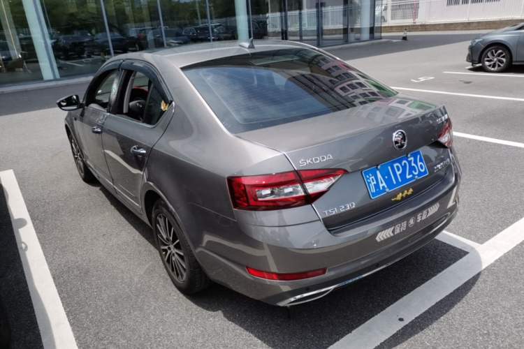 Used Skoda Octavia 2018 TSI230 DSG Luxury Edition Rear Left 45 Deg