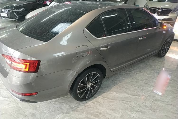 Used Skoda Octavia 2018 TSI280 DSG Luxury Edition Rear Right 45 Deg