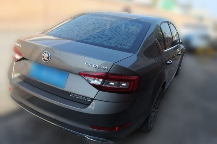 Used Skoda Octavia 2018 1.6L Automatic Luxury Edition Rear Right 45 Deg