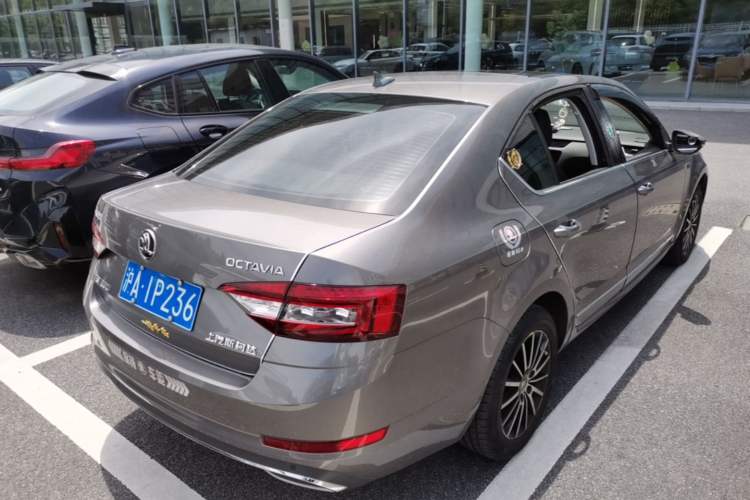 Used Skoda Octavia 2018 TSI230 DSG Luxury Edition Rear Right 45 Deg