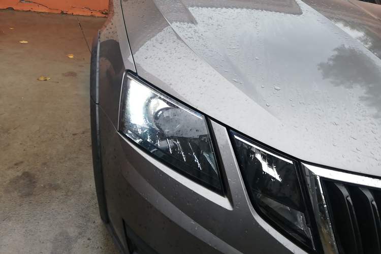 Used Skoda Octavia 2018 Station Wagon TSI230 DSG Comfort Edition Right Front Headlight