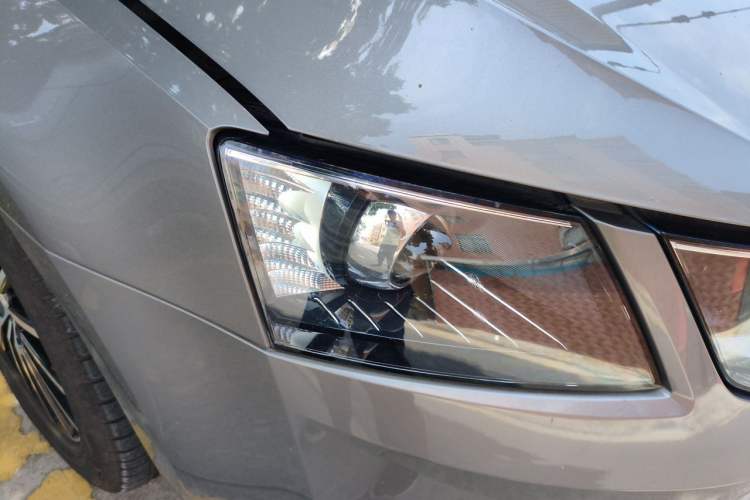 Used Skoda Octavia 2018 TSI230 DSG Luxury Edition Right Front Headlight