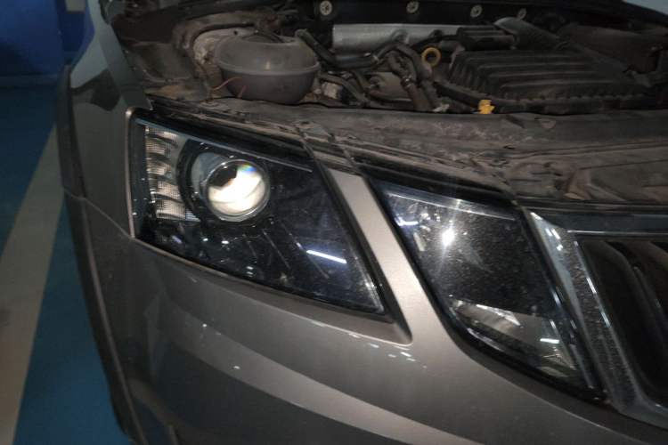 Used Skoda Octavia 2018 Station Wagon TSI230 DSG Comfort Edition Right Front Headlight