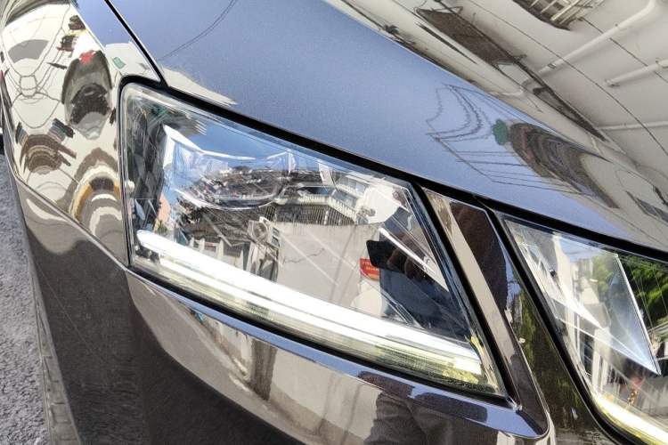 Used Skoda Octavia 2018 TSI280 DSG Luxury Edition Right Front Headlight