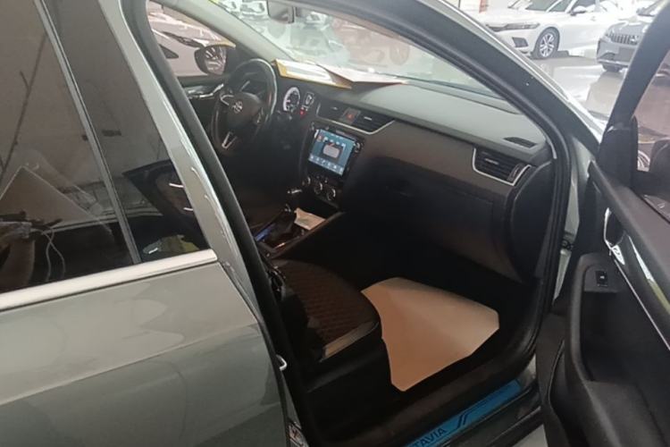 Used Skoda Octavia 2018 Station Wagon TSI230 DSG Luxury Edition Right Front Seat