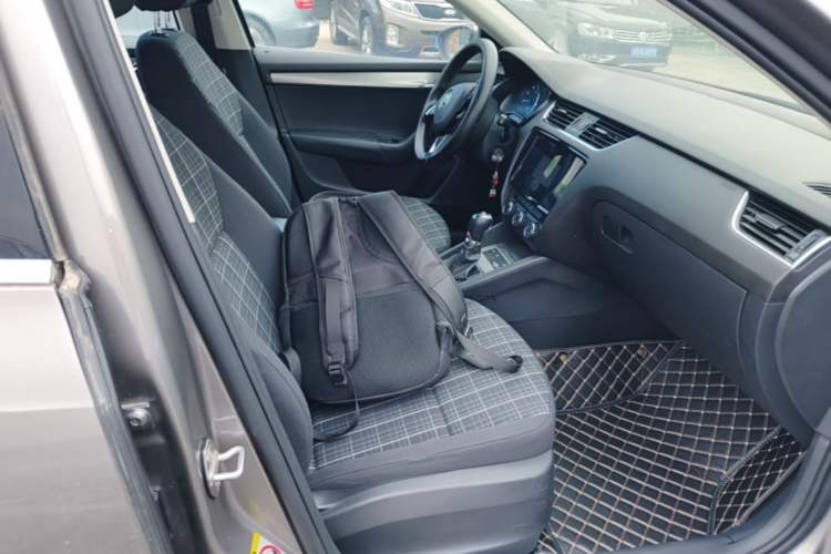 Used Skoda Octavia 2018 TSI230 DSG Comfort Edition Right Front Seat