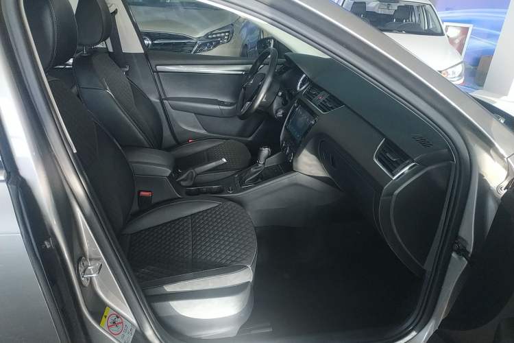 Used Skoda Octavia 2018 Station Wagon TSI230 DSG Luxury Edition Right Front Seat
