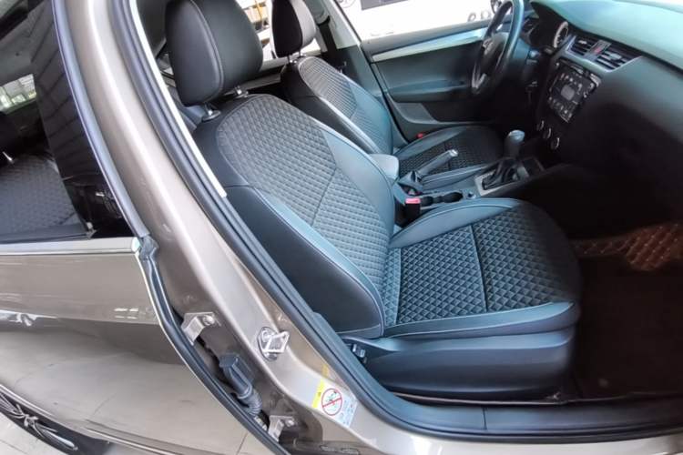 Used Skoda Octavia 2018 TSI230 DSG Luxury Edition Right Front Seat