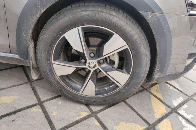 Used Skoda Octavia 2018 Station Wagon TSI280 DSG Luxury Edition Right Front Wheel Hub