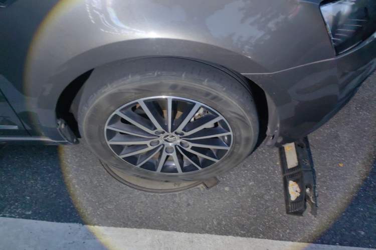 Used Skoda Octavia 2018 1.6L Automatic Luxury Edition Right Front Wheel Hub