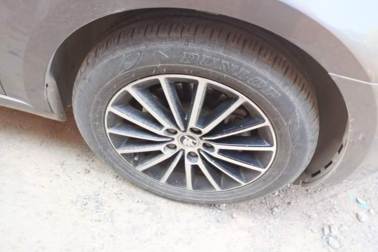 Used Skoda Octavia 2018 1.6L Automatic Luxury Edition Right Front Wheel Hub