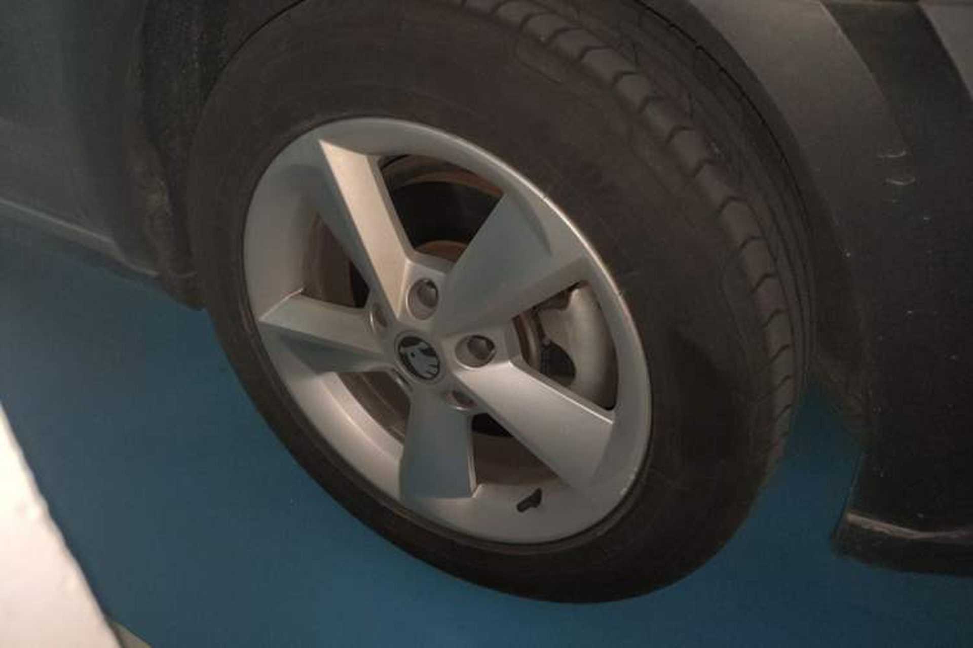 Used Skoda Octavia 2018 Station Wagon TSI230 DSG Comfort Edition Right Front Wheel Hub