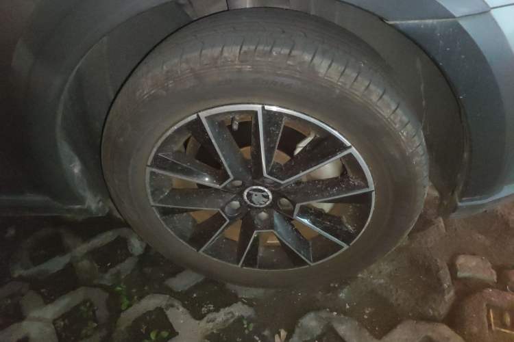 Used Skoda Octavia 2018 Station Wagon TSI230 DSG Luxury Edition Right Front Wheel Hub