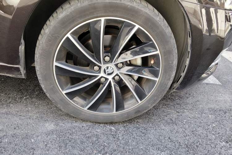 Used Skoda Octavia 2018 TSI280 DSG Luxury Edition Right Front Wheel Hub