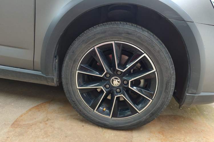 Used Skoda Octavia 2018 Station Wagon TSI230 DSG Luxury Edition Right Front Wheel Hub