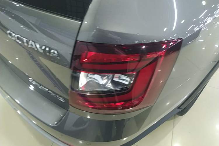 Used Skoda Octavia 2018 Station Wagon TSI230 DSG Luxury Edition Right Rear Taillight