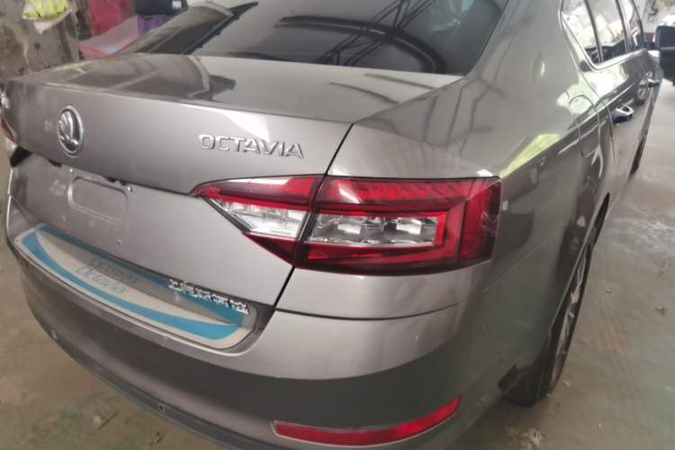 Used Skoda Octavia 2018 TSI230 DSG Comfort Edition Right Rear Taillight