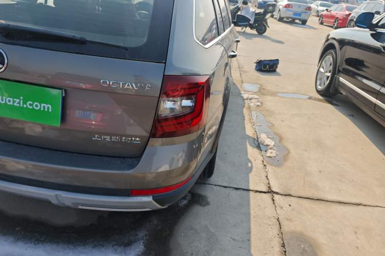Used Skoda Octavia 2018 Station Wagon TSI230 DSG Luxury Edition Right Rear Taillight