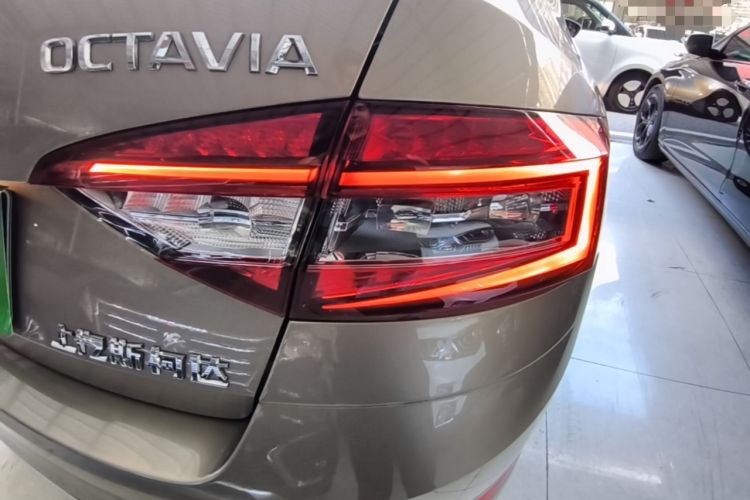 Used Skoda Octavia 2018 TSI230 DSG Luxury Edition Right Rear Taillight