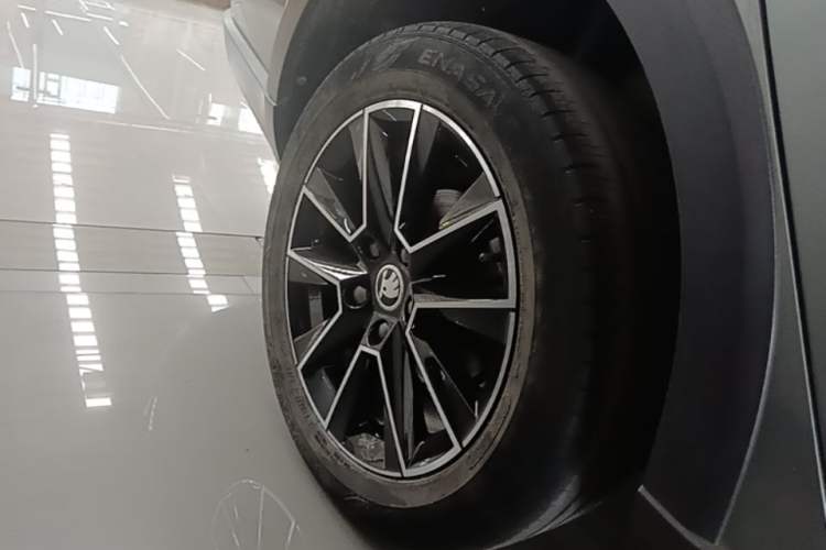 Used Skoda Octavia 2018 Station Wagon TSI230 DSG Luxury Edition Right Rear Wheel Hub