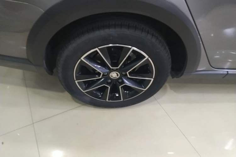 Used Skoda Octavia 2018 Station Wagon TSI230 DSG Luxury Edition Right Rear Wheel Hub