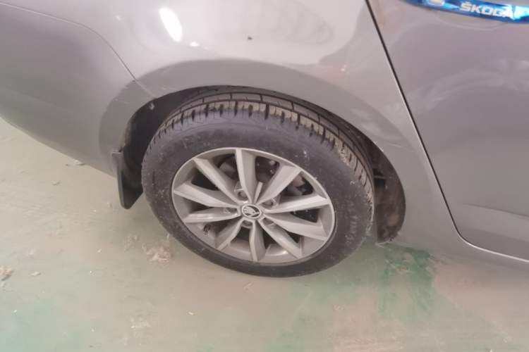 Used Skoda Octavia 2018 TSI230 DSG Comfort Edition Right Rear Wheel Hub