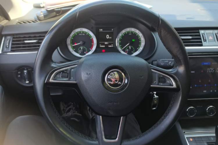 Used Skoda Octavia 2018 1.6L Automatic Luxury Edition Steering Wheel