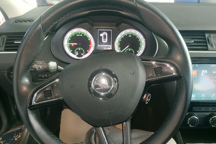 Used Skoda Octavia 2018 Station Wagon TSI230 DSG Luxury Edition Steering Wheel