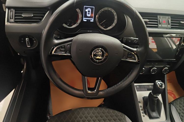 Used Skoda Octavia 2018 1.6L Automatic Luxury Edition Steering Wheel