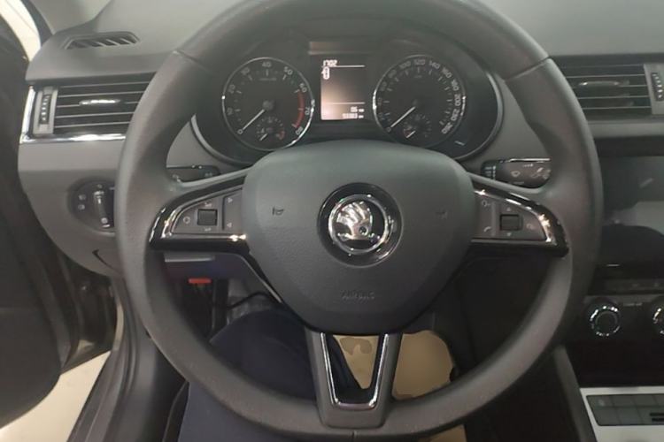Used Skoda Octavia 2018 1.6L Automatic Comfort Edition Steering Wheel