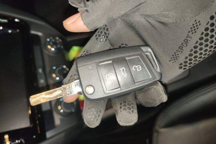Used Skoda Octavia 2018 Station Wagon TSI230 DSG Comfort Edition Vehicle Key