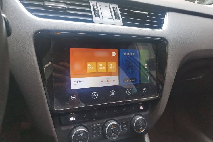 Used Skoda Octavia 2018 Station Wagon TSI280 DSG Flagship Edition Audio And AC Panel
