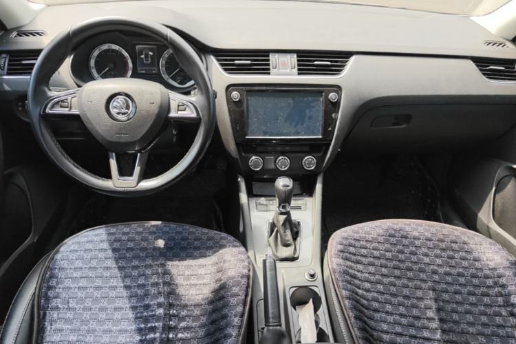 Used Skoda Octavia 2018 Station Wagon TSI280 DSG Luxury Edition Center Console