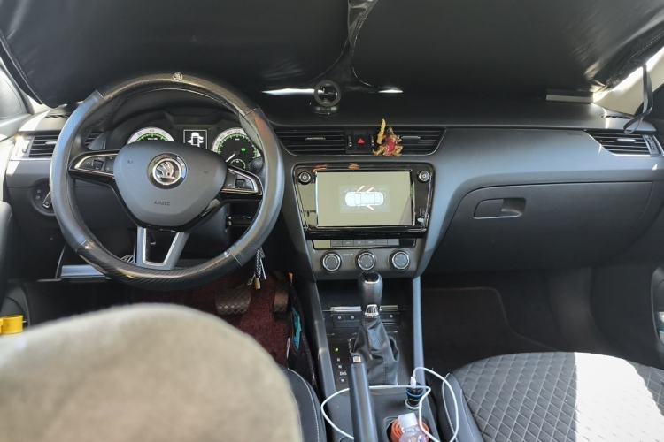 Used Skoda Octavia 2018 Station Wagon TSI280 DSG Luxury Edition Center Console