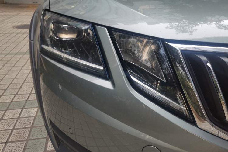 Used Skoda Octavia 2018 Station Wagon TSI280 DSG Flagship Edition Exterior 6