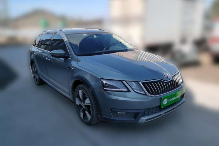 Used Skoda Octavia 2018 Station Wagon TSI280 DSG Luxury Edition Front Right 45 Deg
