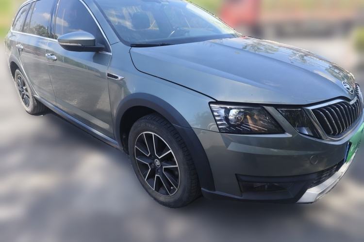 Used Skoda Octavia 2018 Station Wagon TSI230 DSG Luxury Edition Front Right 45 Deg