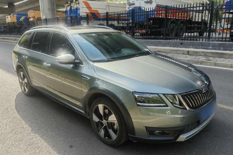 Used Skoda Octavia 2018 Station Wagon TSI280 DSG Luxury Edition Front Right 45 Deg