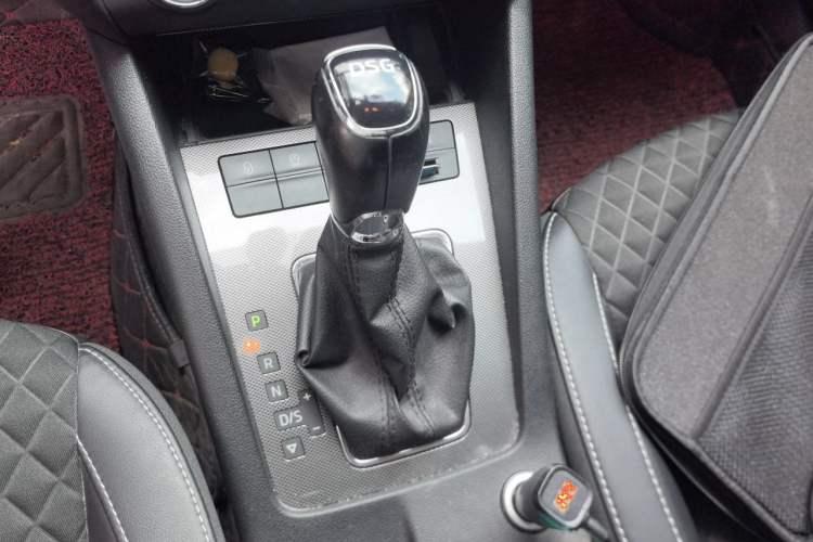 Used Skoda Octavia 2018 Station Wagon TSI230 DSG Luxury Edition Gear Lever