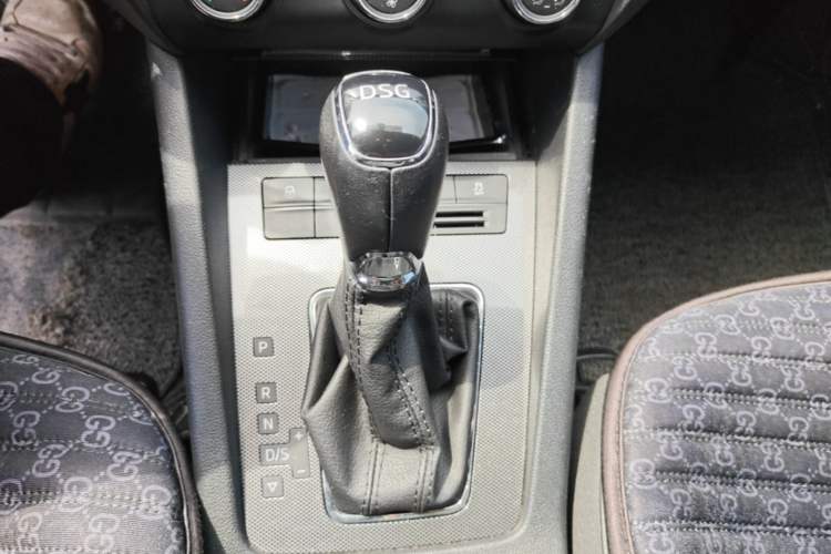 Used Skoda Octavia 2018 Station Wagon TSI280 DSG Luxury Edition Gear Lever