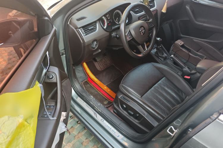 Used Skoda Octavia 2018 Station Wagon TSI280 DSG Flagship Edition Interior 3