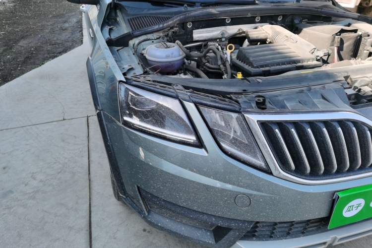 Used Skoda Octavia 2018 Station Wagon TSI280 DSG Luxury Edition Right Front Headlight