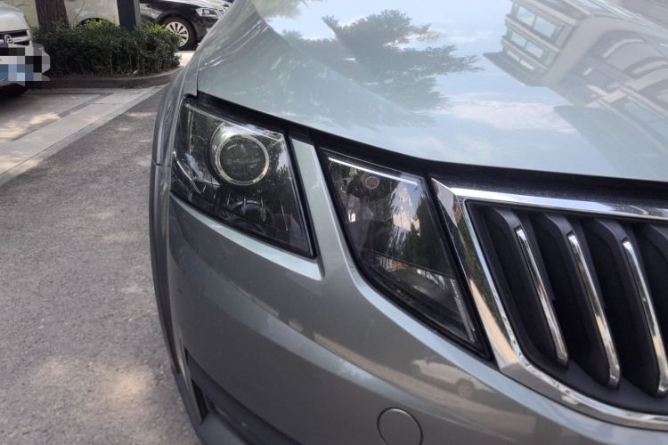 Used Skoda Octavia 2018 Station Wagon TSI230 DSG Luxury Edition Right Front Headlight