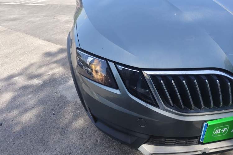 Used Skoda Octavia 2018 Station Wagon TSI230 DSG Luxury Edition Right Front Headlight