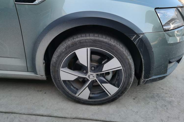 Used Skoda Octavia 2018 Station Wagon TSI280 DSG Luxury Edition Right Front Wheel Hub